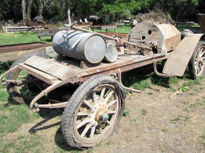 1913 Overland Model 69 rear view