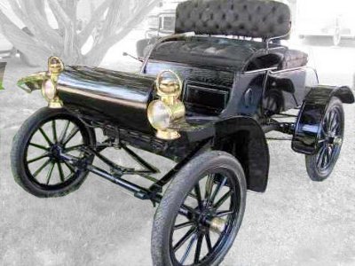 fully restored 1904 Curved Dash Oldsmobile