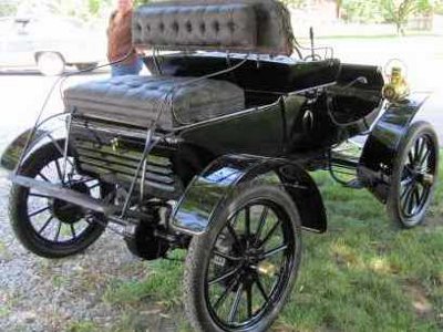 1904 curved dash Oldsmobile rear view