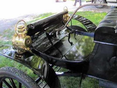 1904 curved dash Oldsmobile tiller steering