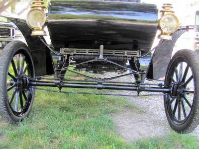 1904 curved dash Oldsmobile front view