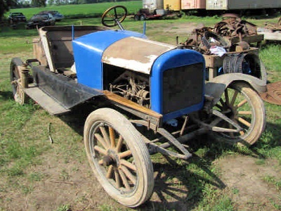 1915 Metz friction drive front view