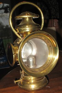 front view and right side of right hand Phoebus lamp