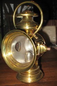 front view and left side of right hand Phoebus lamp