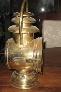 outside view of Dietz Orient bailed side lamp, right hand