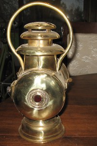 rear view of Dietz Orient bailed side lamp, right hand