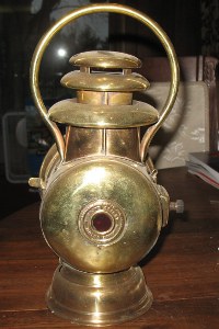 rear view of Dietz Orient bailed side lamp, left hand