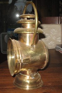 outside view of Dietz Orient bailed side lamp, left hand