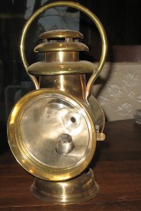 front view of Dietz Orient bailed side lamp, left hand