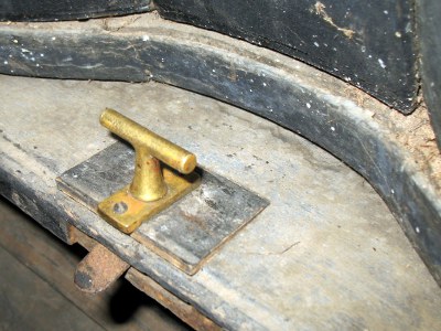 rear seat latch of REO body