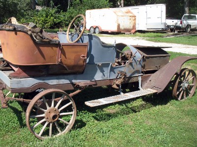 1910 Cadillac Demi-tonneau right rear view